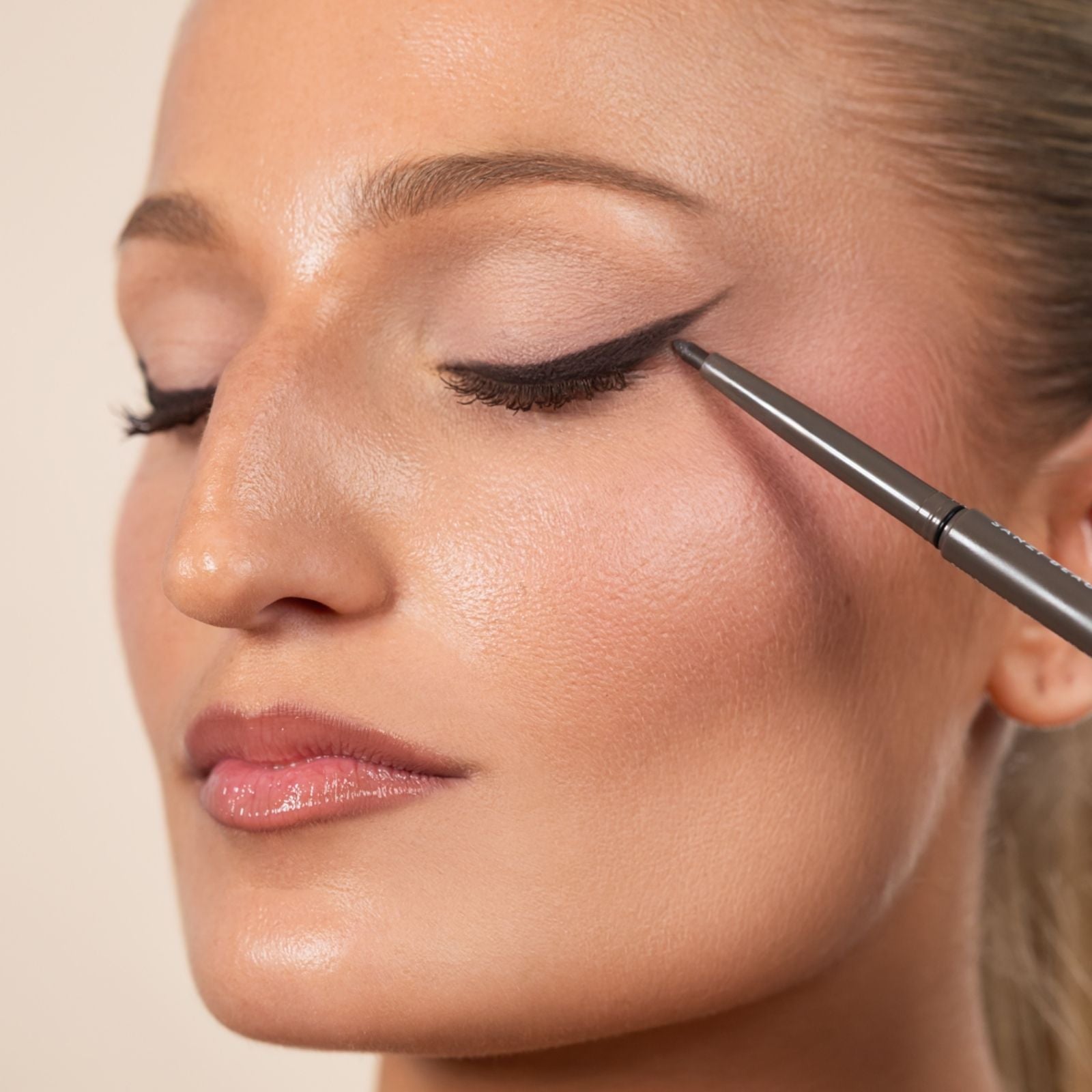 WATERPROOF EYELINER