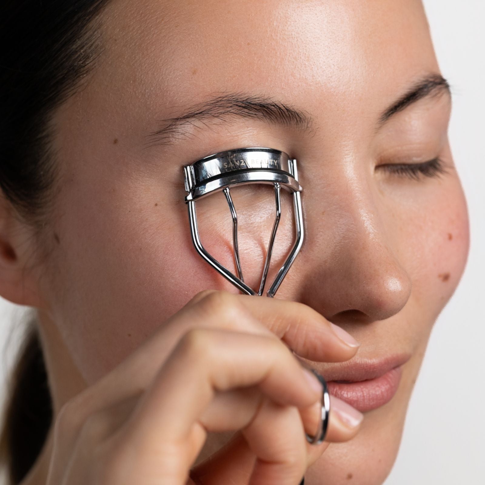 EYELASH CURLER