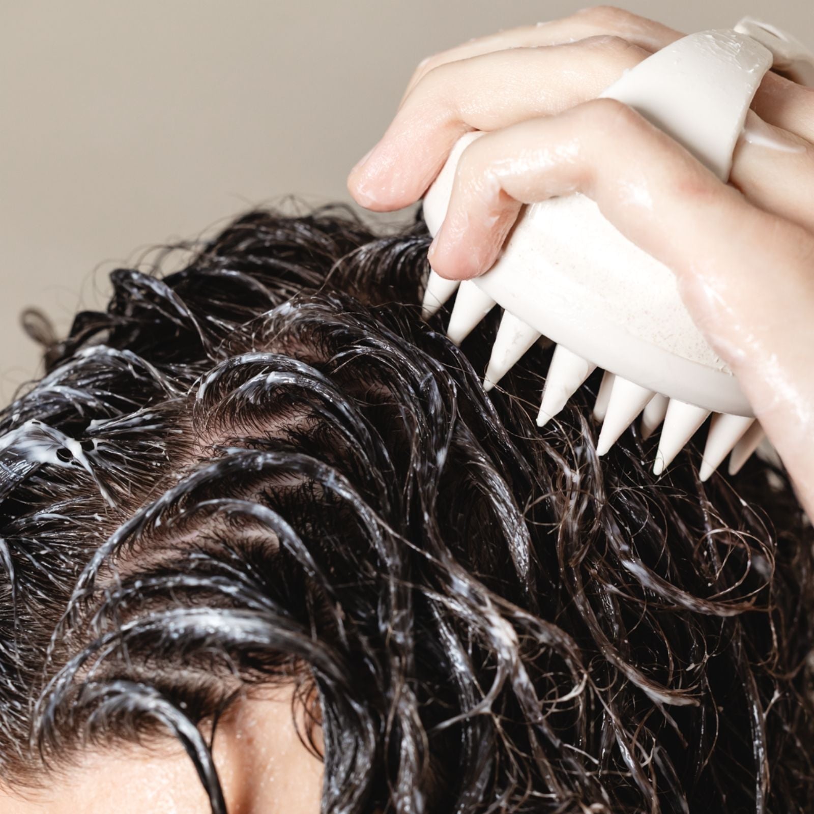 SCALP MASSAGE BRUSH