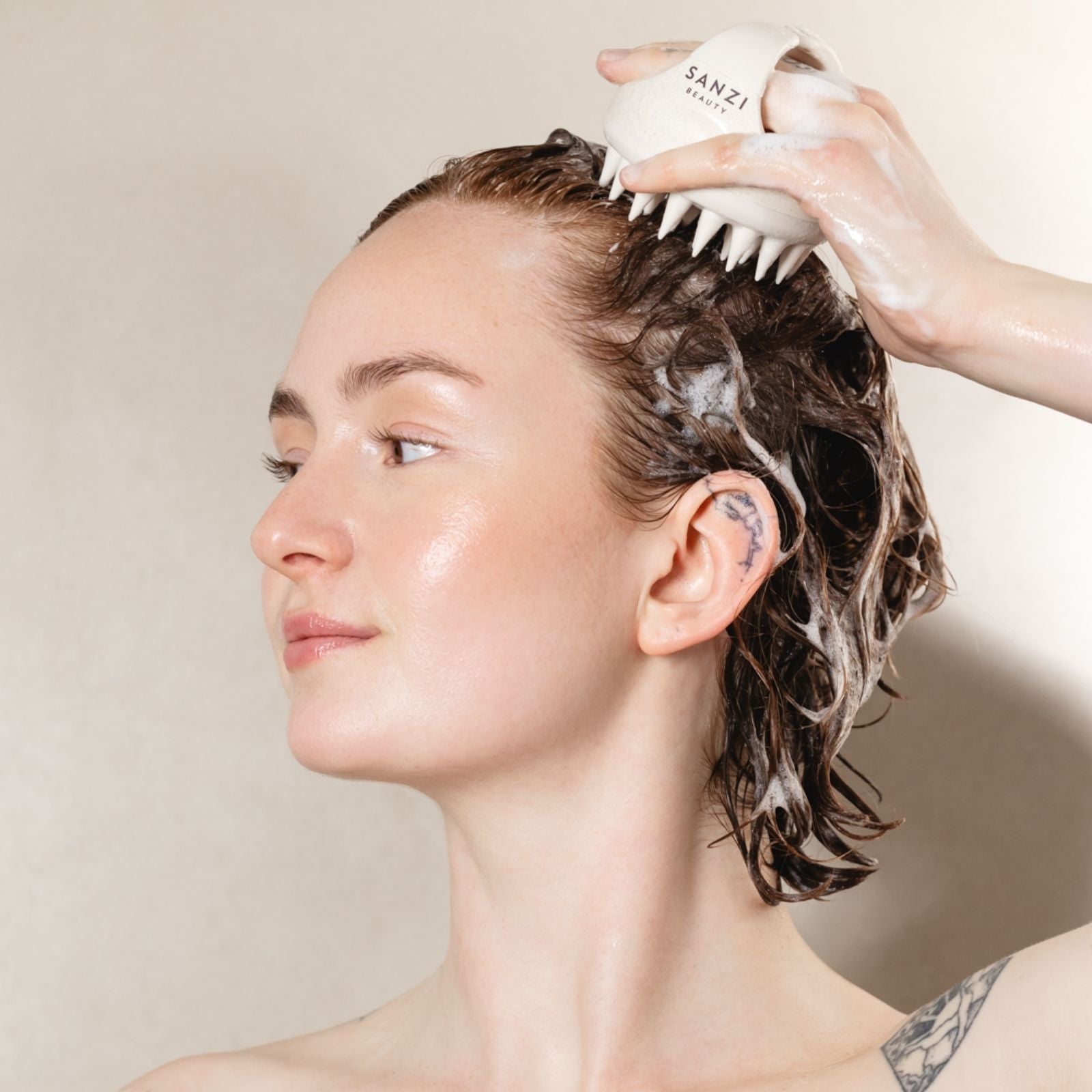 SCALP MASSAGE BRUSH
